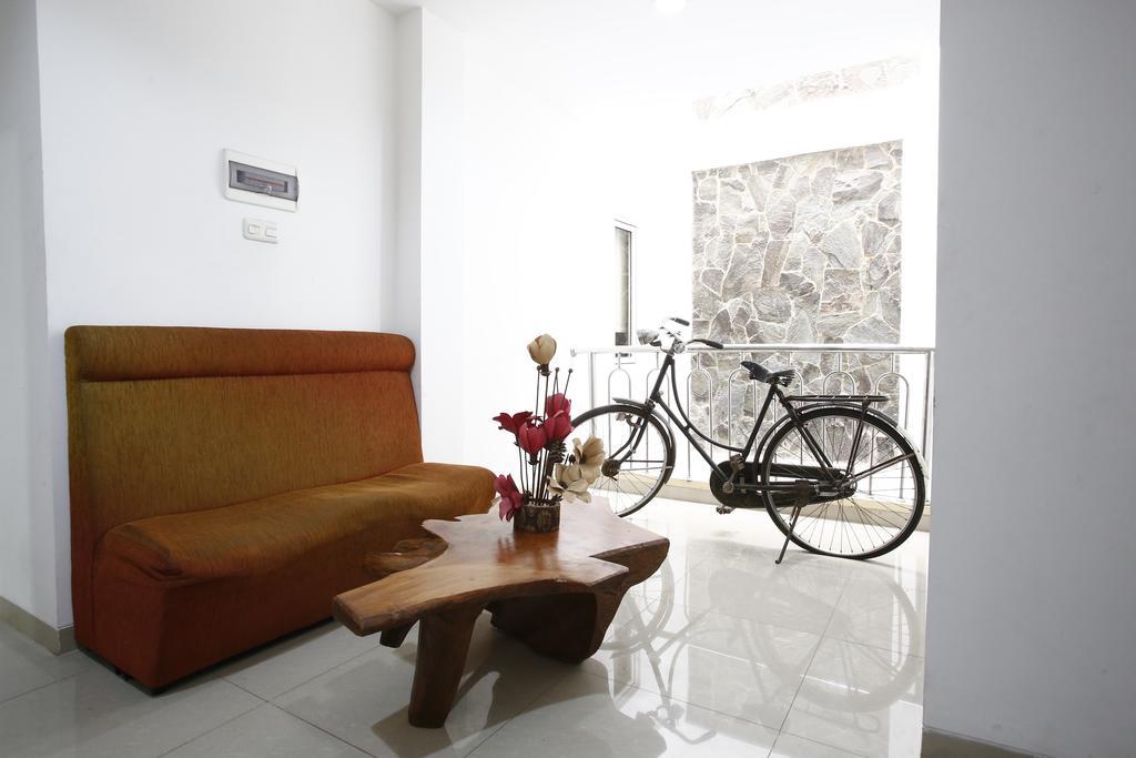 Hotel Reddoorz Near Cilandak Town Square Jakarta Exterior foto