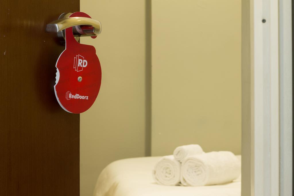 Hotel Reddoorz Near Cilandak Town Square Jakarta Exterior foto