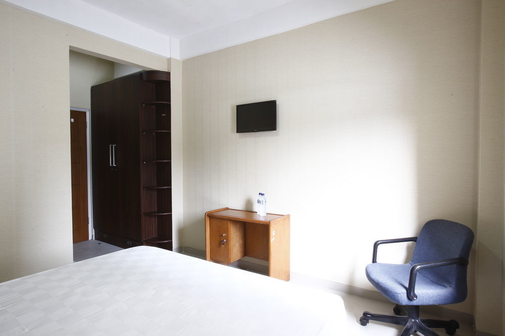 Hotel Reddoorz Near Cilandak Town Square Jakarta Exterior foto