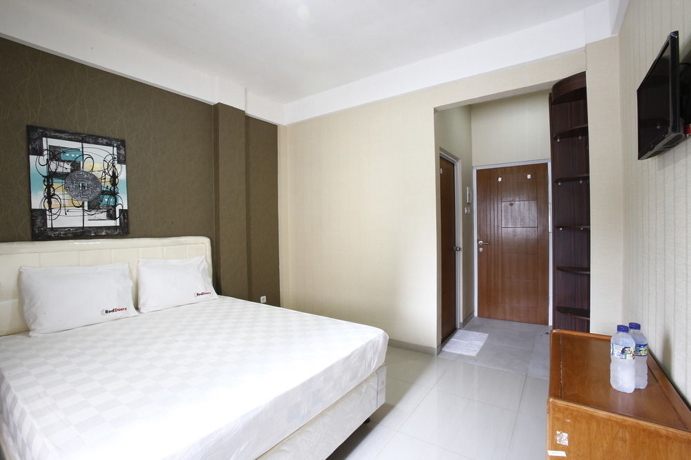 Hotel Reddoorz Near Cilandak Town Square Jakarta Exterior foto