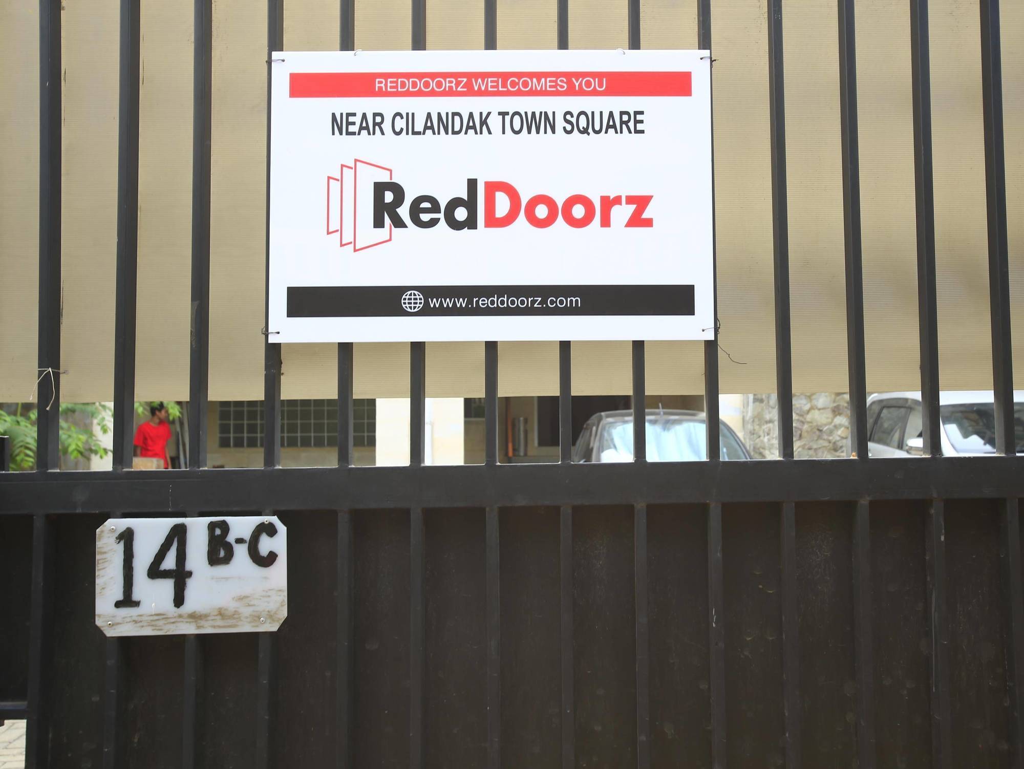 Hotel Reddoorz Near Cilandak Town Square Jakarta Exterior foto