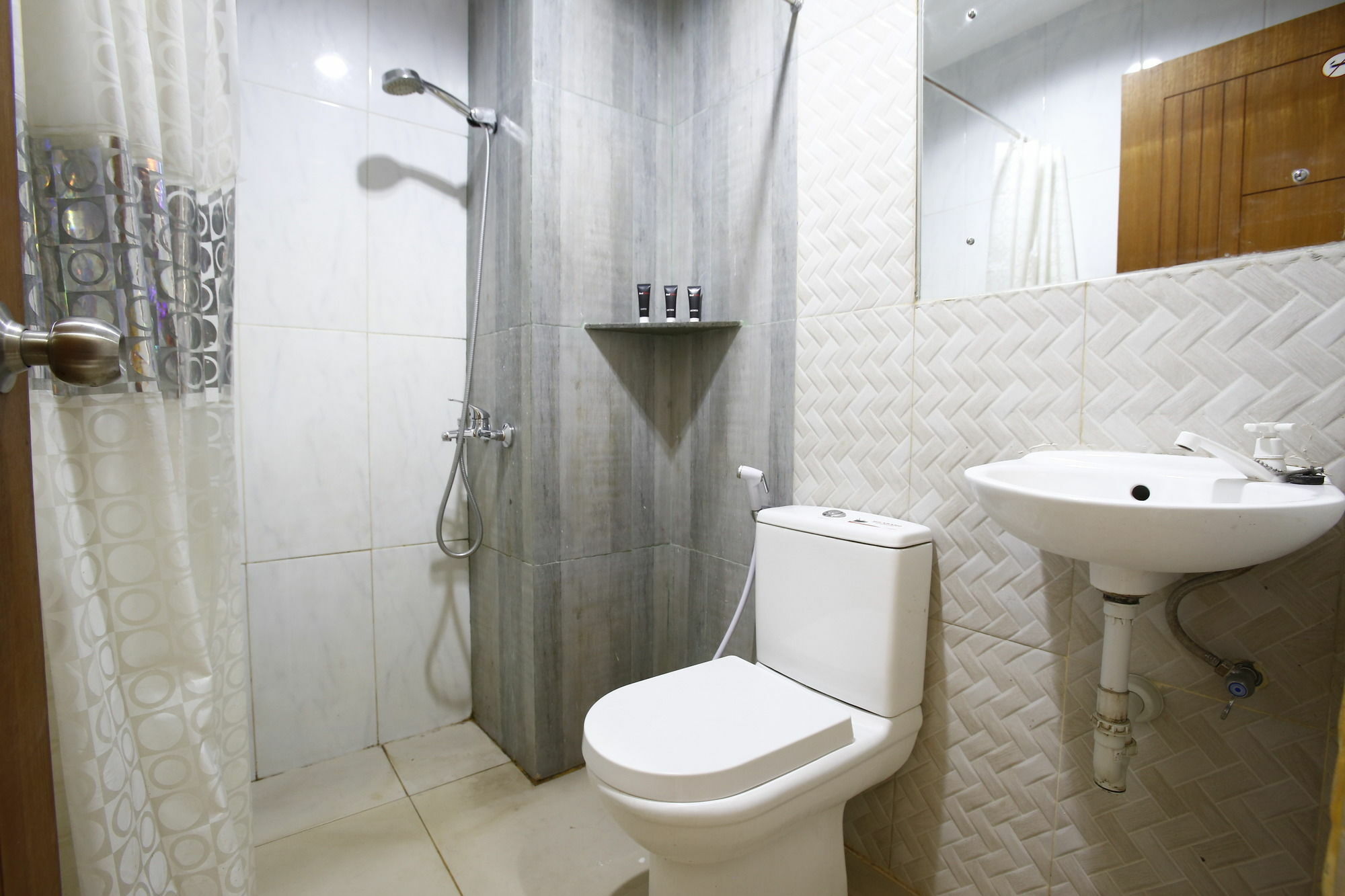 Hotel Reddoorz Near Cilandak Town Square Jakarta Exterior foto